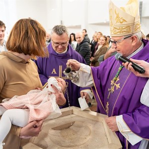 Biskup Gorski krstio šesto dijete obitelji Sršen